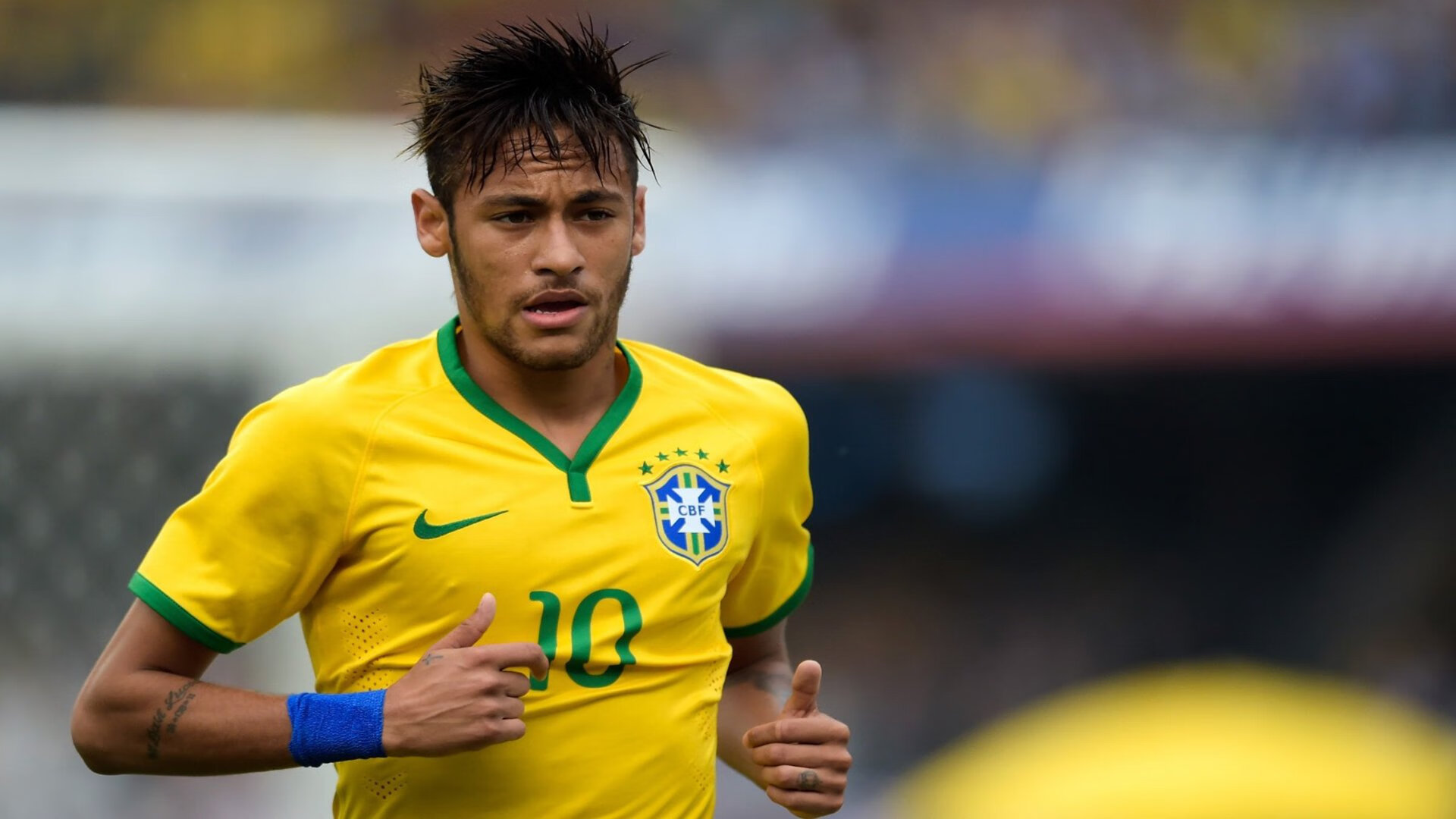 中超联赛中国足球夺冠 球员士气高涨，中超冠军2021